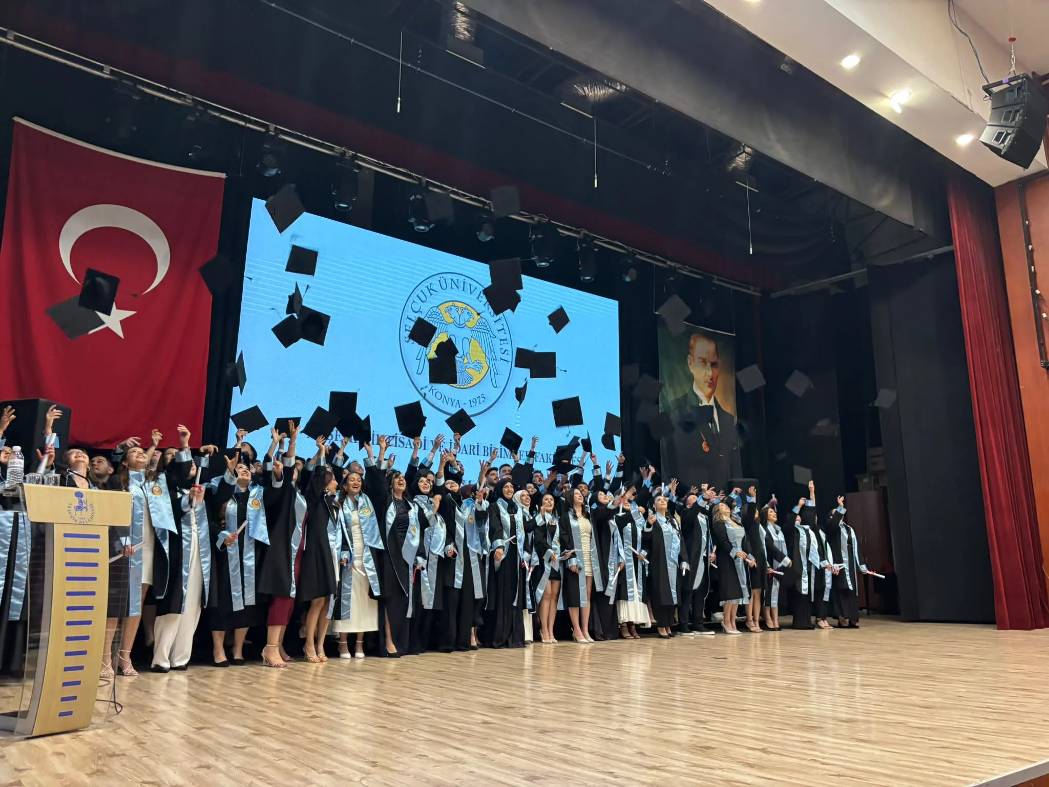 Fakültemizde Mezuniyet Coşkusu